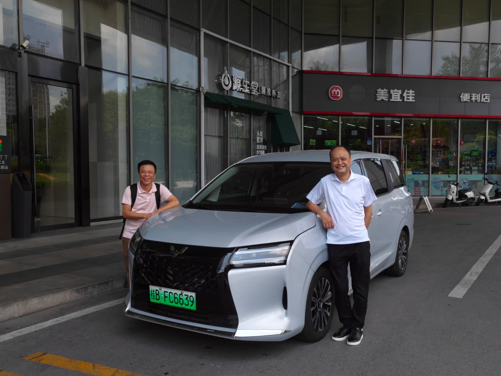 考察團了解五菱汽車相關車款